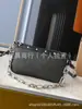 Fornecimento Exclusivo Transfronteiriço de Bolsas Clássicas de Designer, Bolsas de Corrente com Rebites Atacado Europeu e Americano, Bolsas Pequenas de Mão, Bolsas de Pelúcia com Caixa