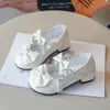 Sapatos de couro macio para meninas, sapatos de princesa para crianças, novos sapatos Lolita de primavera e outono, sapatos sociais de salto alto para meninas pequenas