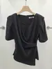 Blusa corta chic de estilo francés con diseño irregular, cuello en V cruzado y fruncidos, manga corta