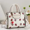 Suave y Linda Clásica Adorable Estampado Exquisito Colgante de Fresa Multicolor Suave Ligera Bolsa Cuadrada Pequeña para Citas y Viajes