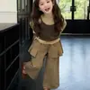Conjunto de Roupa Estilo Coreano para Meninas de Início de Primavera 2026 Nova Moda Tendência Infantil Top Fashionável com Saia e Calça Wide-Leg