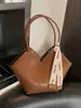 Bolsa Casual de Grande Capacidade para Uso Diário Feminino 2025 Novo Estilo Cor Contrastante Acolchoada Tecida Bolsa Tote Fashionável Bolsa de Ombro