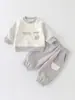 Nuevo Conjunto Casual de Dos Piezas para Niños, Estiloso Clase A, Lindo para Niños de Principios de Otoño, Ropa Exterior de Dibujos Animados, Conjunto de Primavera