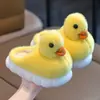 Chinelos de algodão infantis personalizados de fábrica, novo modelo de inverno para meninos e meninas, sola macia antiderrapante, chinelos de algodão quentinhos para bebê, super fofos e adoráveis