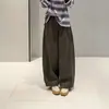 Jeans de algodón denim lavado vintage de ajuste relajado de principios de otoño de cintura alta y pierna ancha para mujer