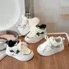 Zapatillas Blancas para Niños 2026 Primavera y Otoño Zapatos Casuales para Niños Versátiles Cómodos Zapatos Deportivos para Niñas para Edades de 3 a 6 Años
