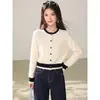 Cardigan de tricô vazado design estilo coreano outono precoce novo bloqueio de cores preto e branco suéter de temperamento cor sólida
