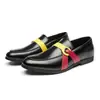 Mocassins Slip-On Color Block Transfronteiriços, Sapatos Sociais de Couro Bico Fino Tamanho Grande, Sapatos Casuais Masculinos da Moda com Fivela de Comércio Exterior