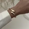 Pulsera Geométrica Exagerada con Cortes Personalizados Transfronteriza Europea y Americana Moda Industria Pesada Diseño de Nicho Aleación Fotosensible Pulsera