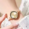 Nuevo reloj de cuarzo para mujer con esfera en forma de diamante, correa de acero tipo brazalete, estilo nicho de lujo ligero, versátil para el trabajo, reloj individual al por mayor