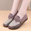 Estilo Novo Primavera e Verão Sapatos de Pano Velho Pequim Femininos Sapatos Individuais Casuais Malha Respirável Sapatos Baixos Modernos Versáteis Solado Macio Sapatos de Mãe