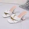 Sandalias de Talla Grande Transfronterizas de Comercio Exterior Verano 2026 Nuevas Sandalias de Moda Europea y Americana Cómodas con Tacón Grueso de Una Tira para Mujer