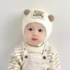 Nuevo Gorro Lindo para Bebé de Otoño e Invierno Estilo Coreano Cálido y a Prueba de Frío Gorro con Protección para las Orejas Suave para Bebé Doble Bola Suave y Ceroso Gorro de Oso