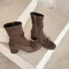 Botas Curtas Novas Versáteis Outono/Inverno 2026 Salto Grosso Zíper Lateral Estilo Francês Gentil Bico Redondo Estilo Ballet Laço Botas Finas