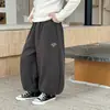 TongKu 2026 Inverno Novo Calça de Moletom Estilo Coreano para Meninos Calça Quente Infantil com Punho Calça Bordada para Crianças Pequenas