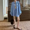 Conjunto de camisa casual extremamente estiloso para mulheres, estilo minimalista primavera-verão 2026, toque relaxado, conjunto de duas peças com camisa e shorts protetores solares