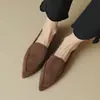 Zapatos de punta fina de tacón bajo de una sola capa para primavera y otoño de piel de oveja de boca profunda slip-on zapatos planos versátiles zapatos pequeños de cuero mocasines retro
