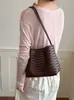 Bolsa transfronteiriça de alta qualidade com padrão trançado para mulheres, novo design de nicho da moda 2026, bolsa de ombro e de ombro versátil e elegante
