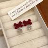 Pendientes de Terciopelo Borgoña con Imitación de Perla Rosa Estilo Retro de Hong Kong para Otoño e Invierno, Pendientes Elegantes y de Alta Gama, Nuevo Estilo 2023