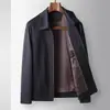 Chaqueta para Hombre 2026 Primavera y Otoño Cuello Solapa Versión con Cremallera Estilo Old Money Negocios Ante Superior Abrigo Casual para Hombres Jóvenes y de Mediana Edad