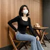 Camiseta feminina de manga longa com ombros retos, estilo curto slim fit outono e inverno, gola sexy com abertura de botões, top interno, camisa básica moderna para garotas estilosas