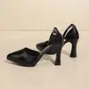 Tacones altos chica atractiva estilo europeo y americano 2026 nueva moda sandalias de una tira punta fina temperamento femenino zapatos de tacón único que aumentan la altura