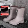 Zapatos de Agua Nuevos Botas de Lluvia para Hombre Caña Media Moda Adulto Estilo Coreano Estudiante Botas de Agua Antideslizantes Resistentes al Desgaste Botas de Lluvia Caña Alta Exportación