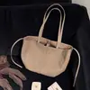 Bolso Canasta de Cuero Genuino para Frutas y Verduras 2026 Estilo Nuevo Bolso Tote Casual de Cuero Suave Bolso de Hombro o Axila de Gran Capacidad Deformable de Nicho