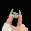 Nuevo anillo de moda de alta gama versátil estilo vintage con forma de estrella y diamantes, lujo ligero, anillo personalizado único y lujoso