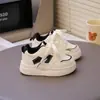 Zapatillas Casuales para Niños y Niñas 2026 Primavera Nuevos Elegantes Versátiles Moda Zapatos Blancos Deportivos de Moda para Niños Pequeños y Jóvenes