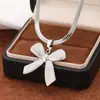 Collar de Acero Inoxidable con Corazón Hueco de Moda Lujo Ligero Europeo y Americano para Mujer Colgante de Joyería Simple Ins Cadena Versátil para Clavícula