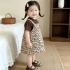 Conjunto de Vestido Estiloso com Estampa de Leopardo para Bebês e Crianças Pequenas, Conjunto de Roupa de Verão com Top de Manga Curta de Cor Pura e Vestido Doce com Alças para Bebês Meninas