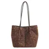 Colección nueva otoño/invierno 2026 estilo coreano transfronterizo: bolso de mano de lujo ligero con estampado de leopardo, gran capacidad, estilo retro, bolso de hombro versátil para el trabajo