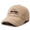 Otoño/Invierno Nuevo Bordado Letra Hombres Terciopelo Plus Cálido Gorra Pico de Pato Moda Versátil Unisex Protección Orejas Protección Frío Gorra de Béisbol