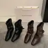Hermosa Pierna de Pantalón 2026 Punta de Bota Botas Martin Botines Cortos Mujer Hebilla de Cinturón Mujeres Remaches Fang Lade Zapatos Nuevos Zapatos Mujeres