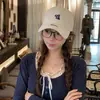 Gorra de Béisbol de Alta Calidad de Marca Europea y Americana de Moda con Bordado de Letras para Hombres y Mujeres, Estilo Pareja, Circunferencia de Cabeza Grande, Ala Ancha, Efecto Adelgazante del Rostro