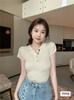 Suéter de Manga Corta con Cuello Polo y Botones Coloridos para Mujer Verano 2025 Nuevo Diseño de Moda Sentido Casual Combinable Top