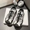 Sandálias Esportivas Feias-Fofas de Solado Grosso 2026 Primavera/Verão Novas Respiráveis Vazadas Versáteis Macias de Solado Malha Casual Sapatos de Pai