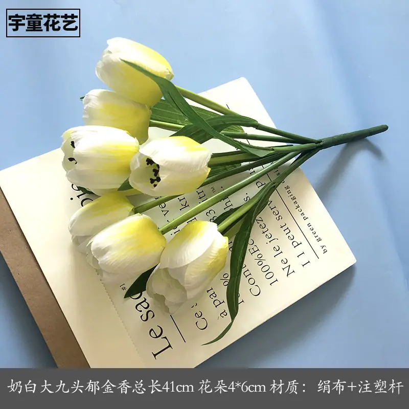 奶白色