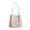 Bolso Cubo de Mano de Cuero Suave Simple para Mujer 2026 Nueva Llegada de Primavera Textura Artística Casual de Alta Calidad Bolso de Hombro Único