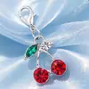 Exquisito colgante de cereza con incrustaciones de diamantes, efecto de goteo de aceite, llavero de fruta realista, accesorios decorativos DIY para bolsos