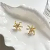 Pendientes de Botón Florales Tridimensionales de Lujo Ligero Estilo Francés para Mujer, Diseño de Nicho con Sentido de Personalidad, Pendientes Versátiles Exagerados Europeos y Americanos, Accesorios de Moda