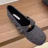 Zapatos de otoño nuevos y versátiles para mujer, estilo Mary Jane, con puntera cuadrada, lazo, mezcla de lana, estampado de camelia, para aumentar la altura, retro, 2026