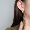 Moda europea y americana aretes simples en forma de C diseño de nicho personalidad aretes de cobre chapado en oro aretes de moda para hombre aretes de moda para mujer