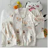 Nuevos pijamas de algodón plisado tipo nube para niñas, conjunto de tres piezas para primavera y verano, traje lindo con estampado y solapa para casa para mujer