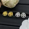 Brincos Tb Brand de Superfície Lisa para Mulheres, Design de Nicho com Sensação de Alto Padrão, Brincos de Luxo Leve, E-commerce Transfronteiriço Europeu e Americano, Venda Direta da Fábrica