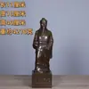 Estatuas de cobre puro de cuatro médicos de renombre: Hua Tuo, Sun Simiao, Li Shizhen y Bian Que, cada uno representado con una expresión digna y solemne
