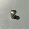 Popular Liga de Zinco Moderno Simples Níquel Escovado Sólido Furo Único Redondo Puxador de Porta de Armário Gaveta Puxador de Instalação de Porta de Guarda-roupa