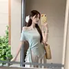 Camiseta de Manga Corta con Hombro Descubierto Diseño de Chica Hot Americana 2025 Estilo Niche Adelgazante Top Moda Nuevo Dopamine Wear I