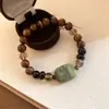 Nuevo brazalete tejido de madera con peces koi estilo chino, elegante y moderno, con un toque refinado y de alta gama, accesorio de mano versátil